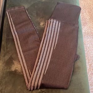 Never Worn Fabletics Size X-Small Leggings 3/4 Length